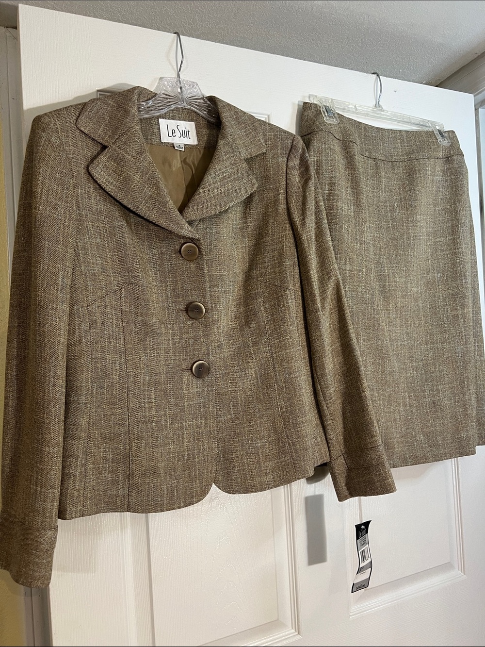 Le Suit Women's Two-Piece Tailored Blazer & Skirt Set in Brown Tweed